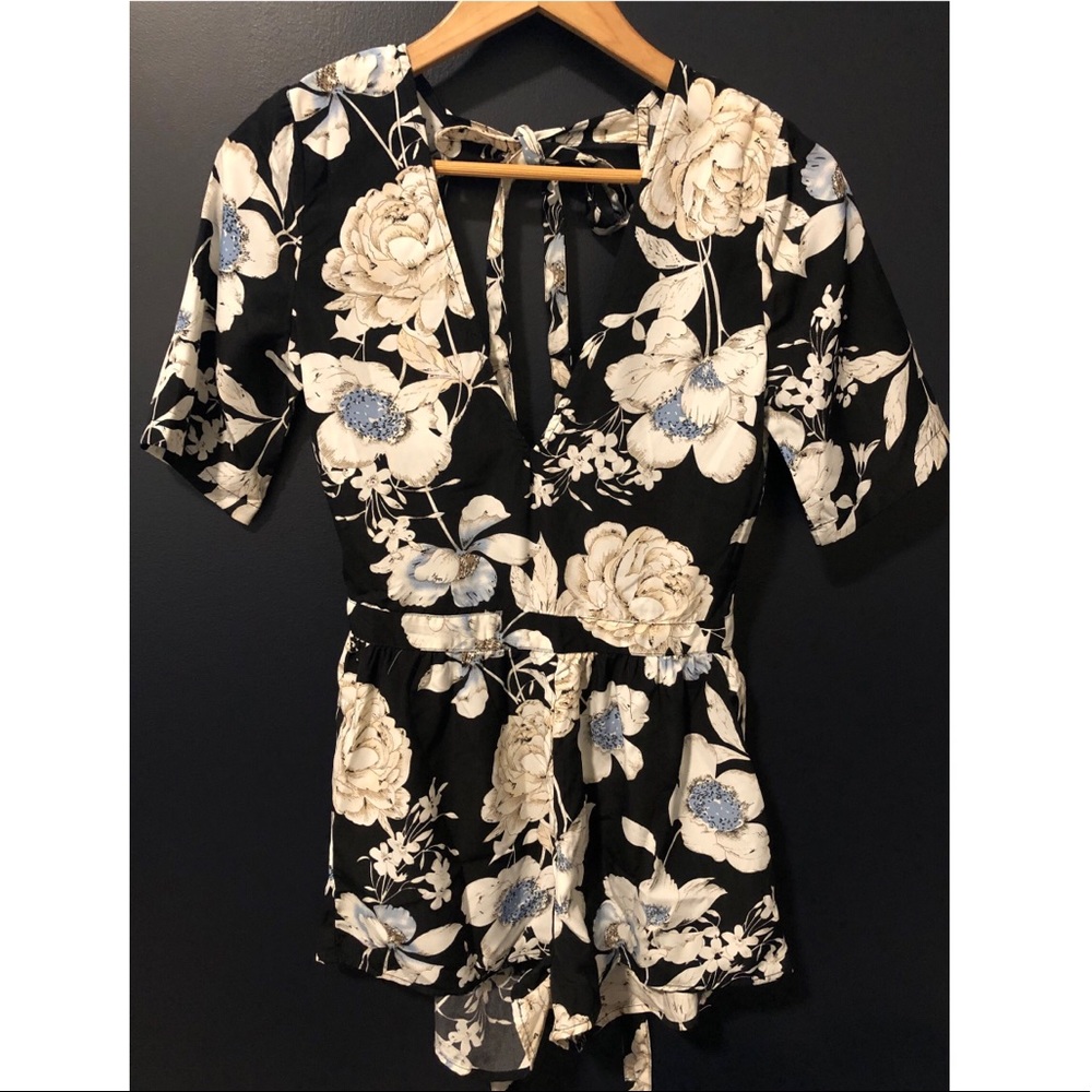 ♦️FashionNova Romper♦️